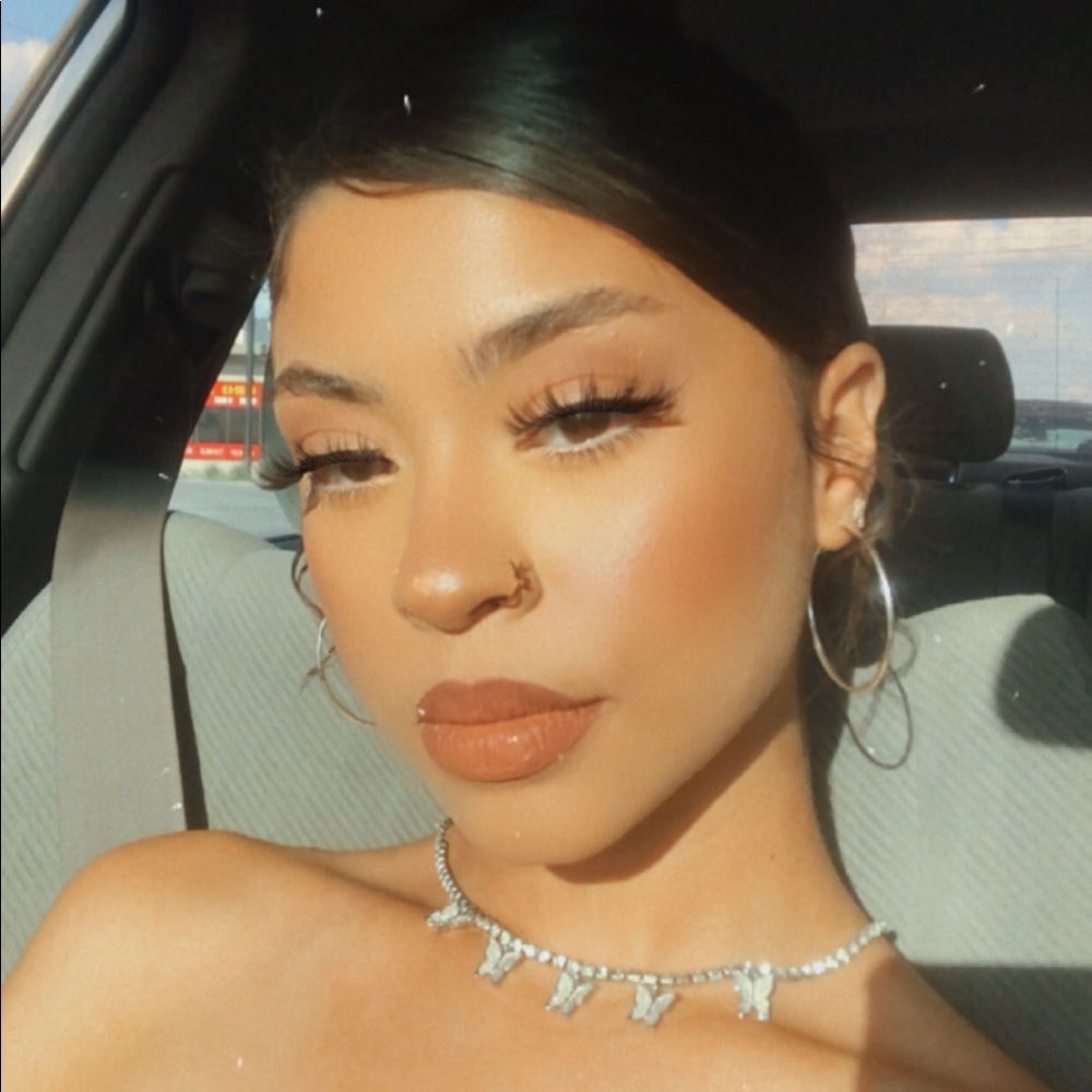 MEET THE SELLER✨💛🌸🍄🌈🦋